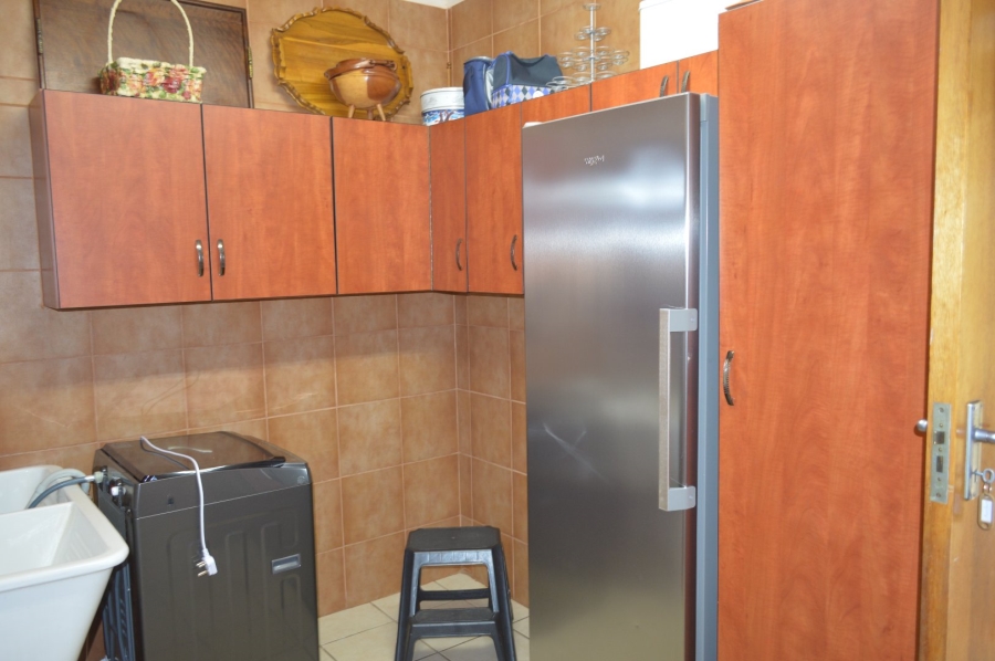 6 Bedroom Property for Sale in Flamwood North West